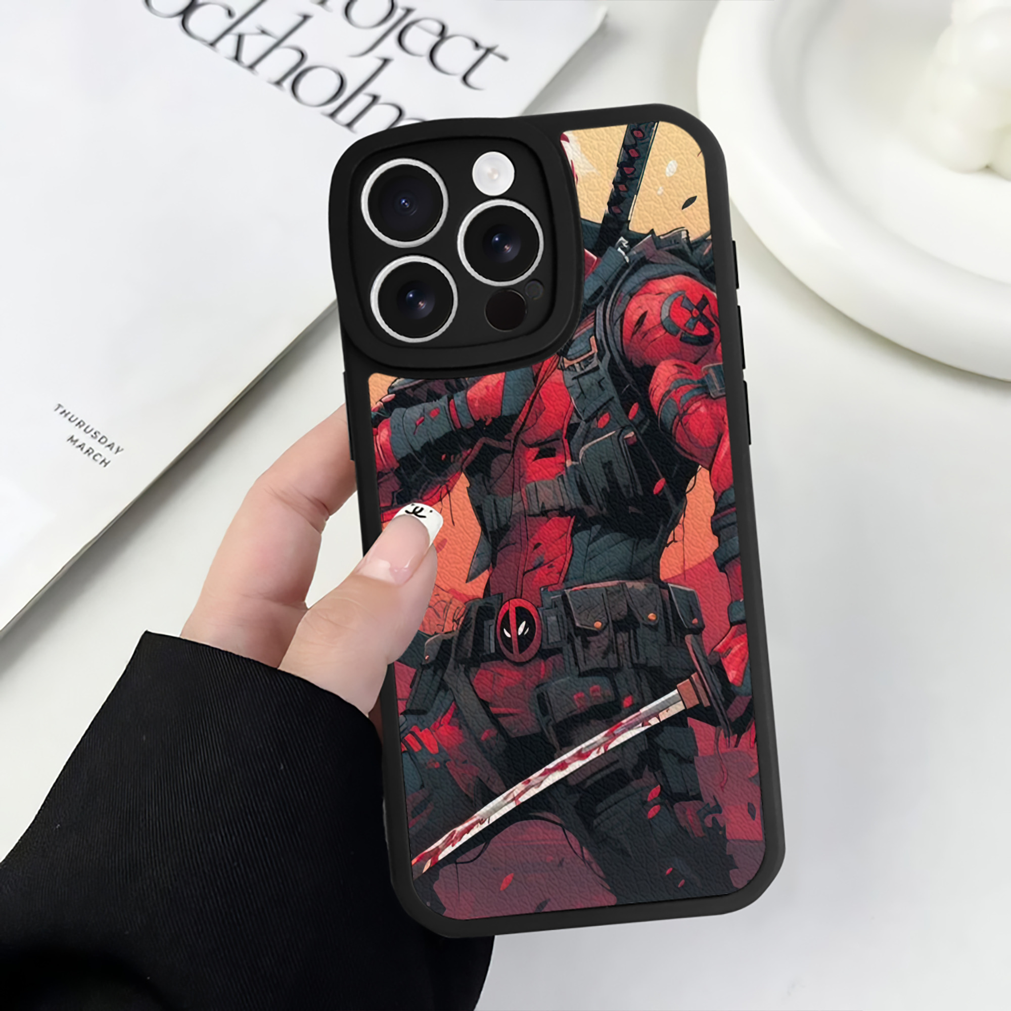 （画像用） Deadpool デッドプール 【iPhone 16シリーズ対応】シリコンスマホケース（レザー調） 材質：シリコン